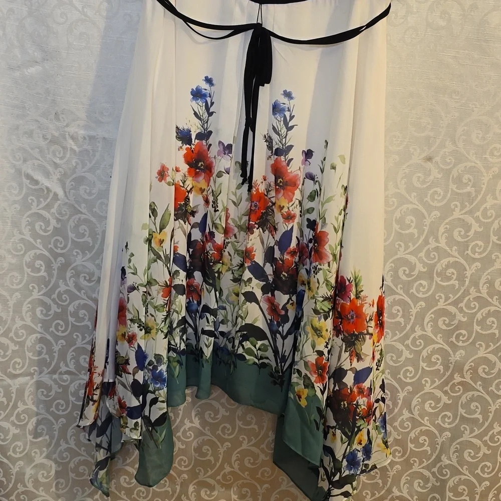 SLNY Black and White Floral Midi Dress - Picture 2 of 9